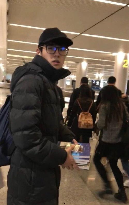 明星网红同台路人视角图,路人视角下的璀璨瞬间