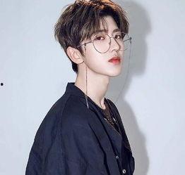 明星网红经纪阿信图片,幕后推手如何打造璀璨星途