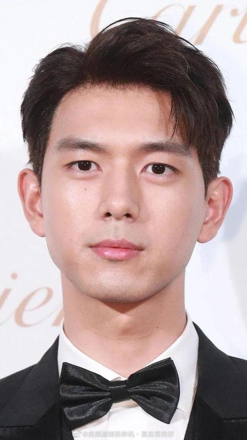 女明星网红男明星是谁,女明星网红与男明星的跨界恋情揭秘
