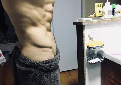 热门吃瓜没腹肌的张张在线,吃瓜达人，腹肌成谜的娱乐圈焦点