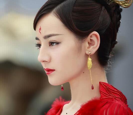 明星网红贴钻妆容,明星网红的奢华贴钻妆容揭秘