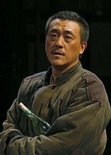 何冰主演的电视剧,演绎时代变迁的戏剧人生