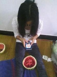 今日吃瓜吃人图片搞笑版,搞笑版“吃人”图片大盘点