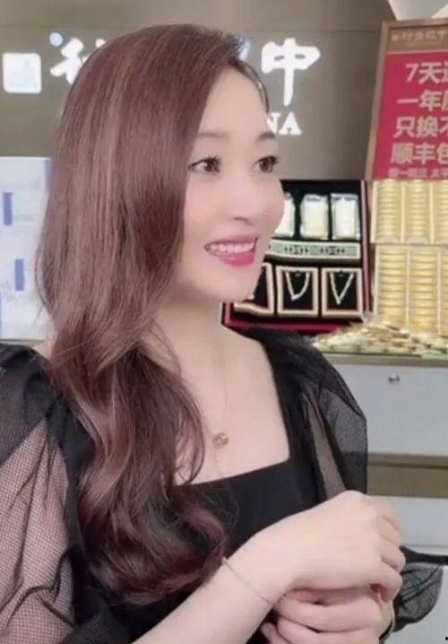 带货的明星网红,揭秘热门产品背后的明星效应