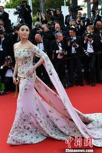 红毯明星网红对比图大全,华丽与接地气的视觉对比