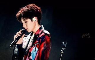 王源热门话题,从青春偶像到全能艺人，热门话题背后的成长轨迹